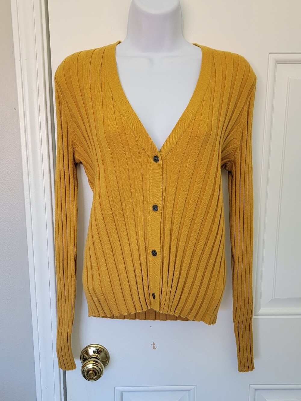 NWT American Eagle Women’s Ribbed Button Cardigan Size Large Yellow Gold